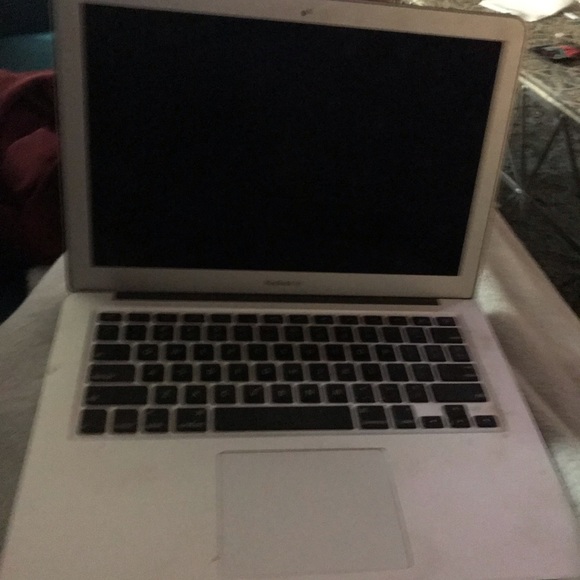 MacBook Air laptop 13 inch screen A1369 - Picture 5 of 8
